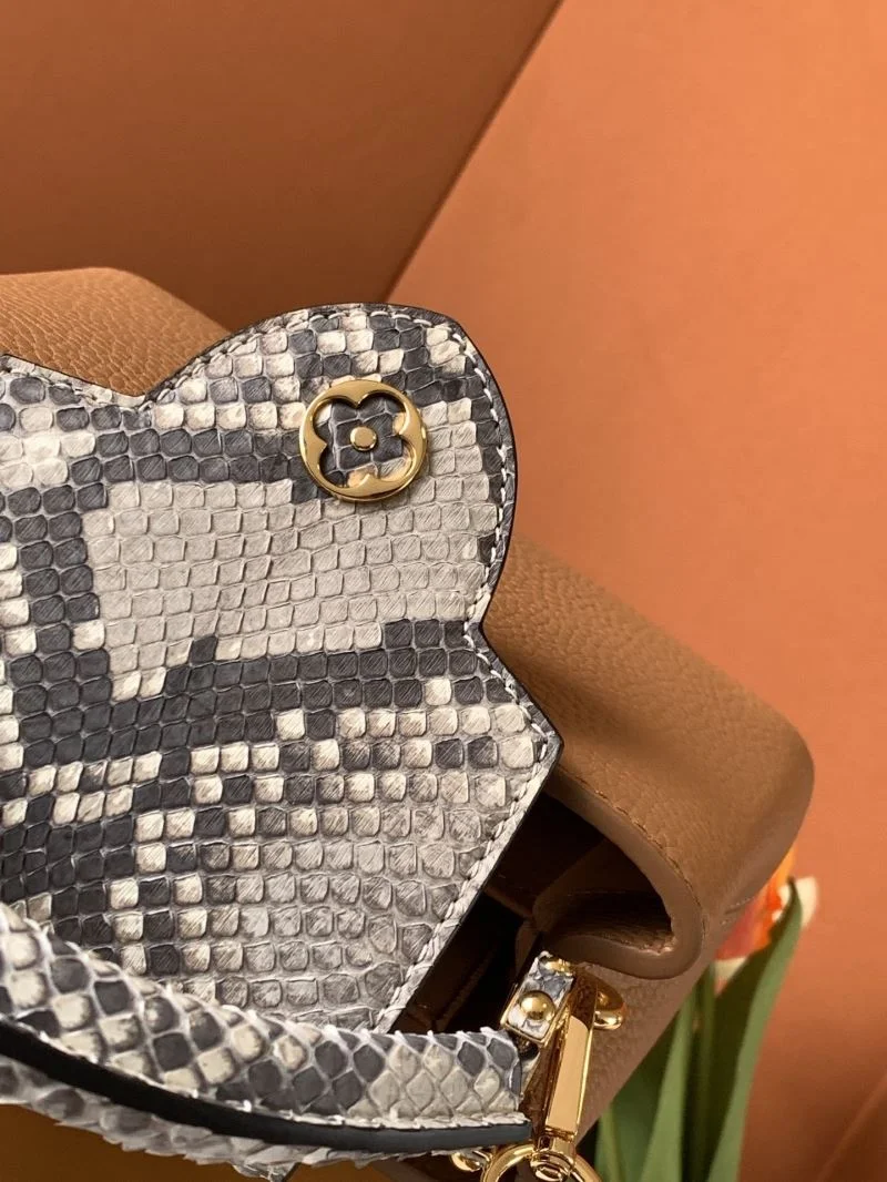 Effortless Louis Vuitton Capucines BB Bags 40642