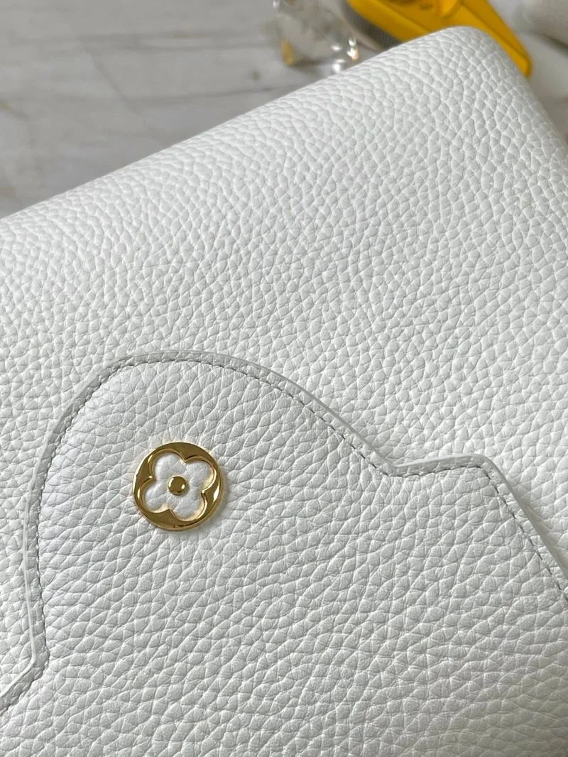 SmoothTexture Louis Vuitton Capucines BB Bags 40618