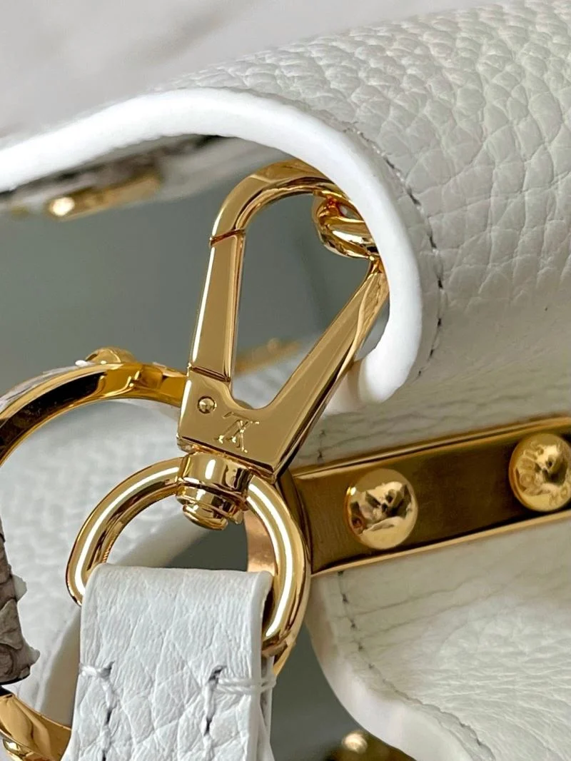 SmoothTexture Louis Vuitton Capucines BB Bags 40618