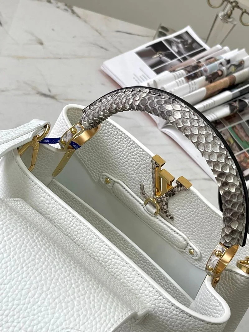 SmoothTexture Louis Vuitton Capucines BB Bags 40618