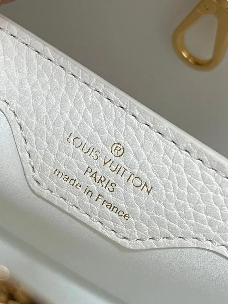 SmoothTexture Louis Vuitton Capucines BB Bags 40618