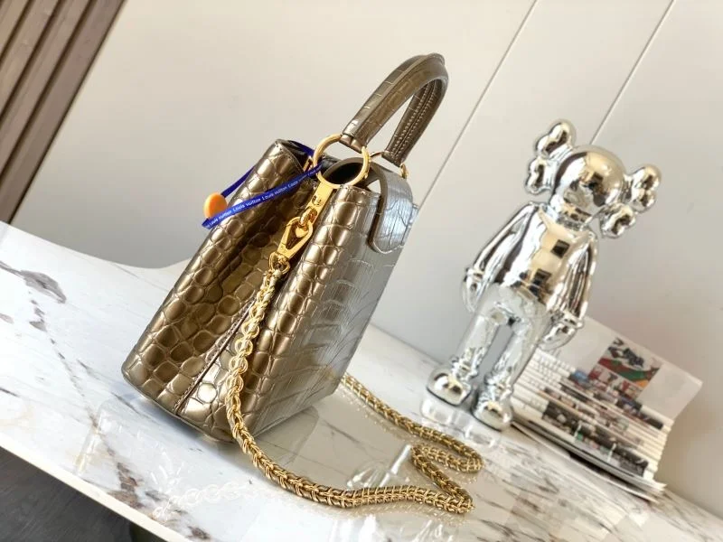 Elegant Louis Vuitton Capucines BB Bags 40108