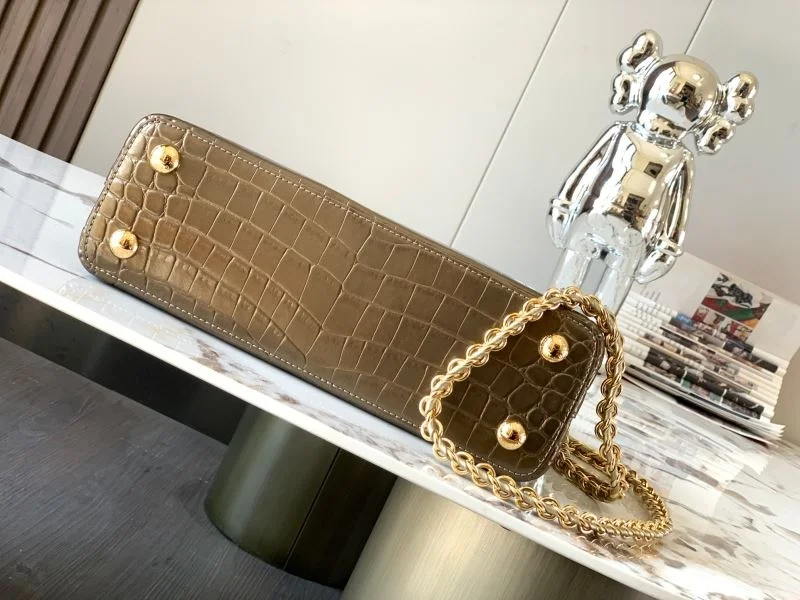 Elegant Louis Vuitton Capucines BB Bags 40108