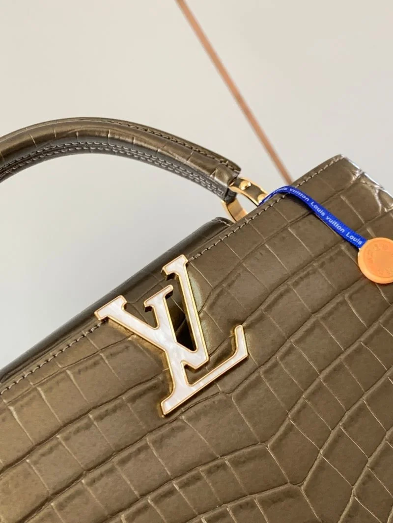 Elegant Louis Vuitton Capucines BB Bags 40108