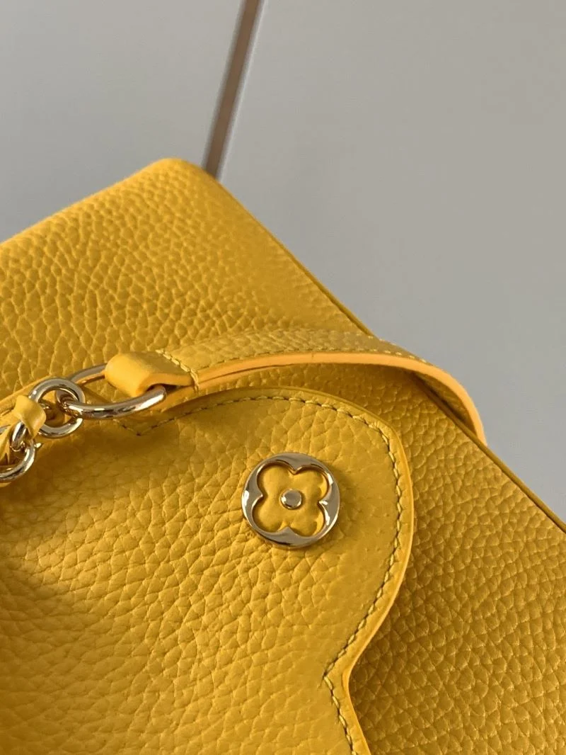 BestValue Louis Vuitton Capucines BB Bags 40121