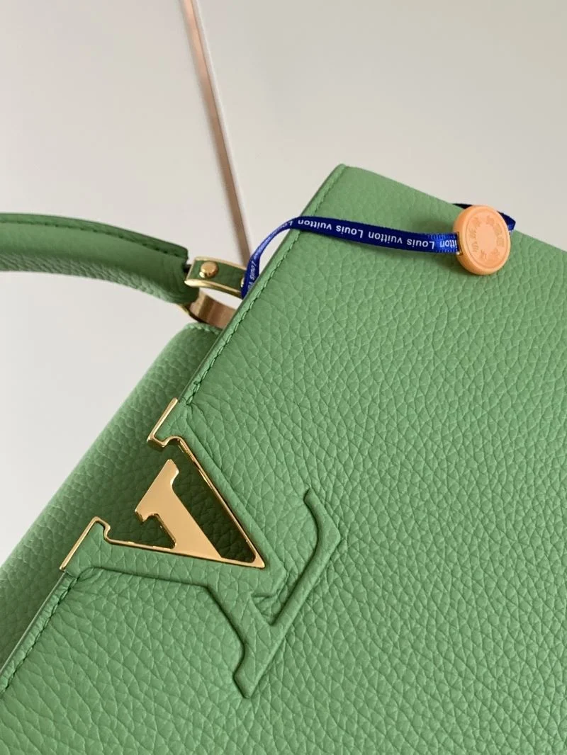 SmoothTexture Louis Vuitton Capucines BB Bags 40038