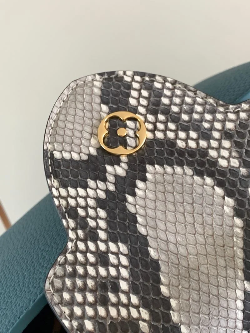 OnTrend Louis Vuitton Capucines BB Bags 40016