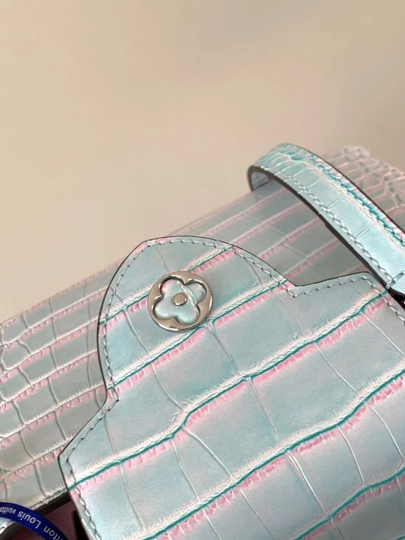 Unisex Louis Vuitton Capucines BB Bags 40024