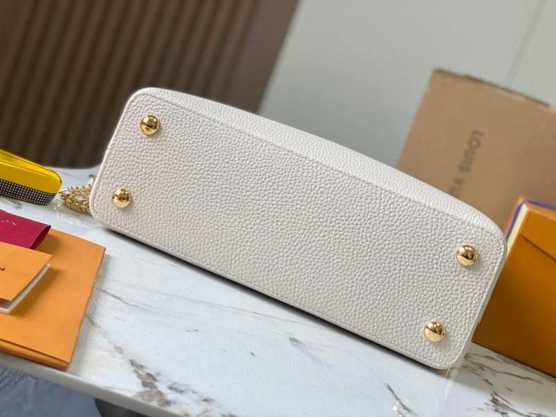 Compact Louis Vuitton Capucines BB Bags 40010