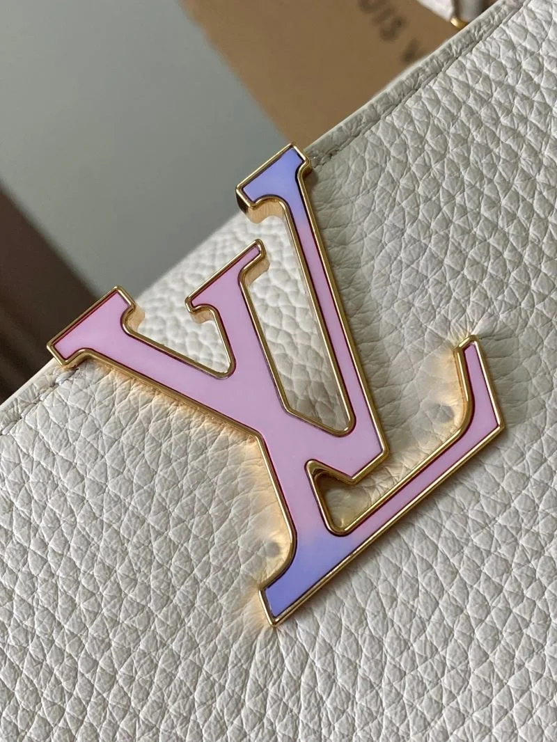 Compact Louis Vuitton Capucines BB Bags 40010
