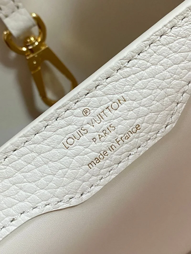 Compact Louis Vuitton Capucines BB Bags 40010