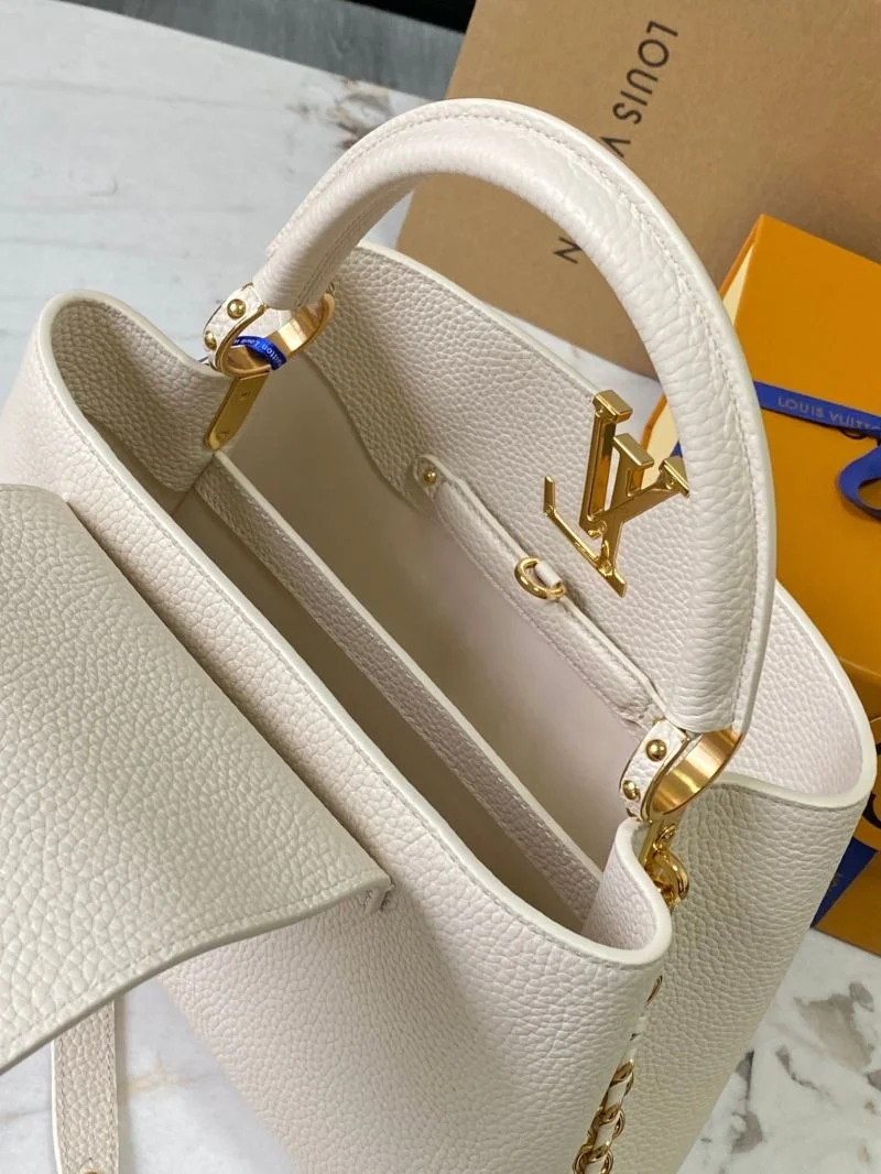 Compact Louis Vuitton Capucines BB Bags 40010