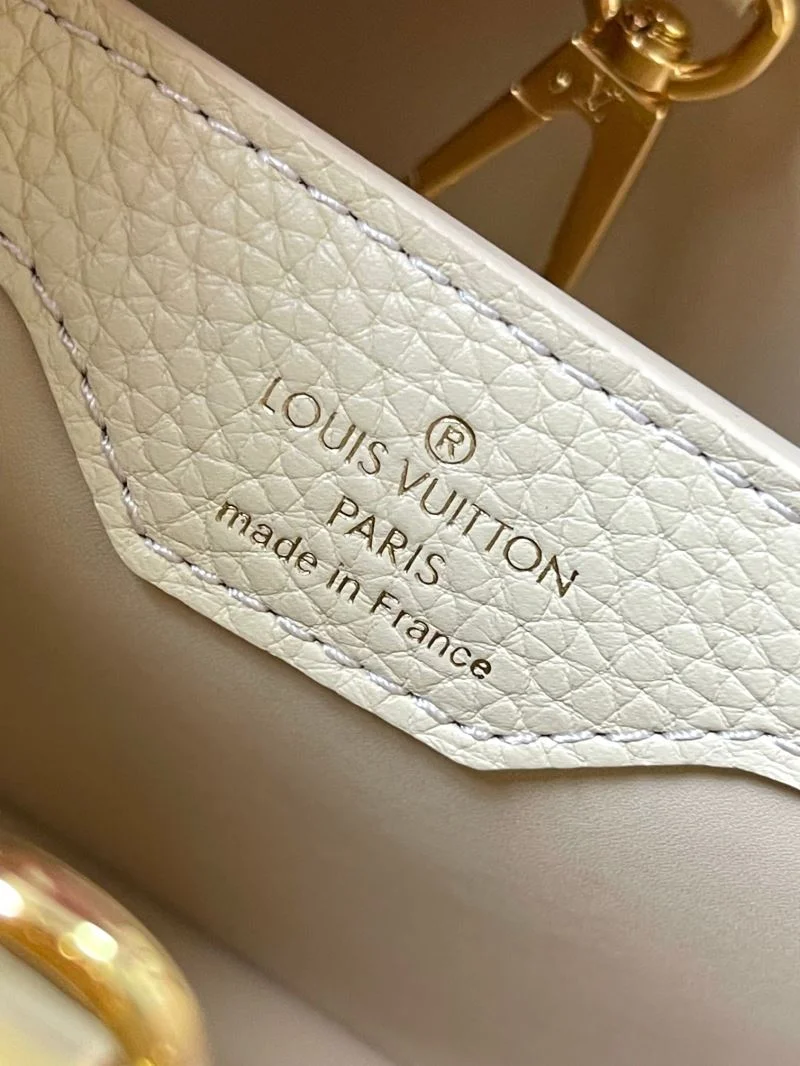 Compact Louis Vuitton Capucines BB Bags 40006