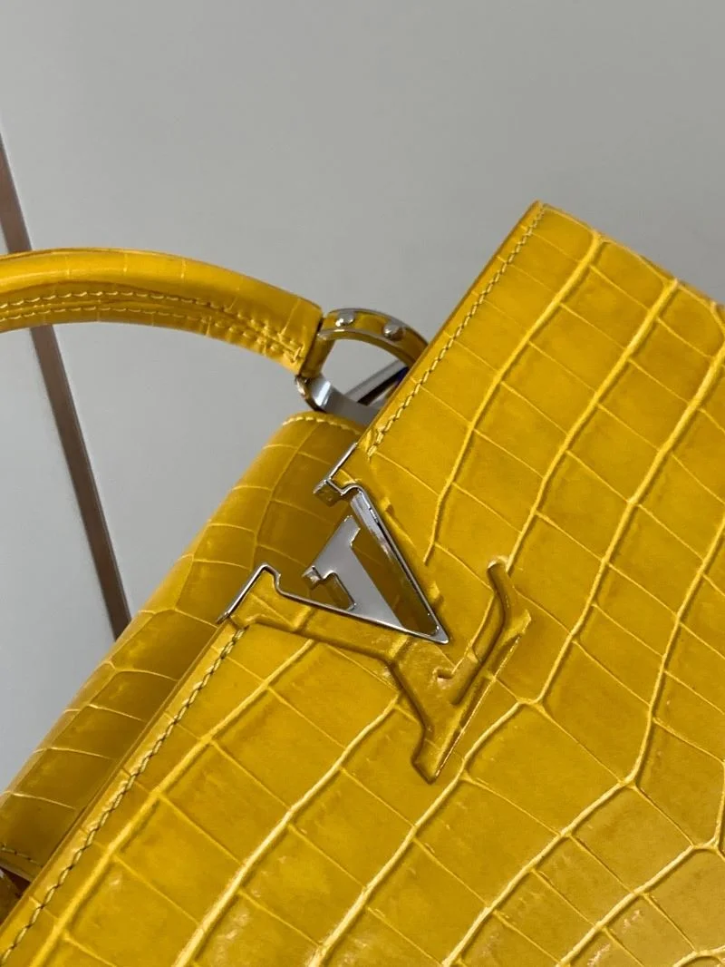 Timeless Louis Vuitton Capucines BB Bags 40019