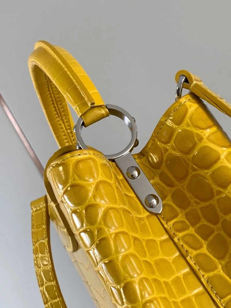 Timeless Louis Vuitton Capucines BB Bags 40019