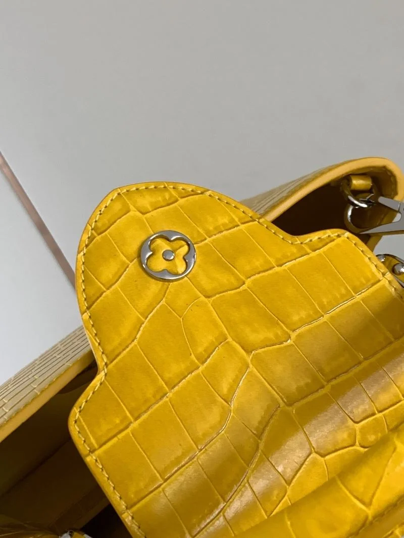Timeless Louis Vuitton Capucines BB Bags 40019