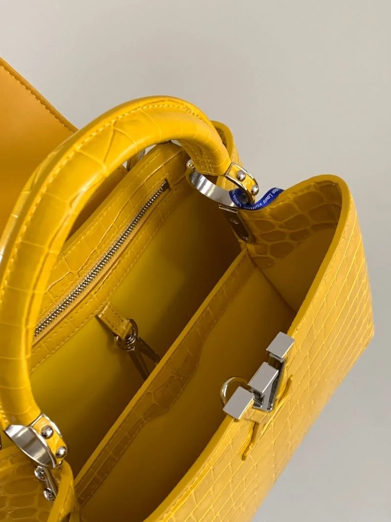 Timeless Louis Vuitton Capucines BB Bags 40019