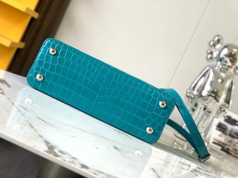 Lightweight Louis Vuitton Capucines BB Bags 39980