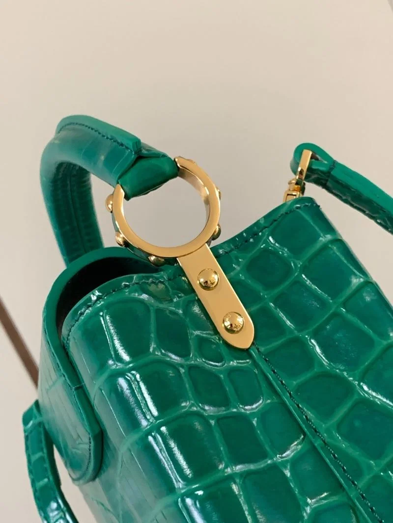Classic Louis Vuitton Capucines BB Bags 39975