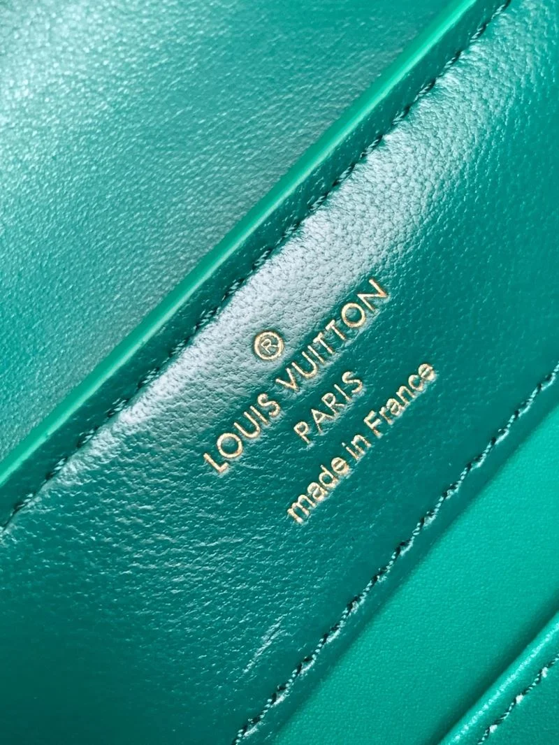 Classic Louis Vuitton Capucines BB Bags 39975