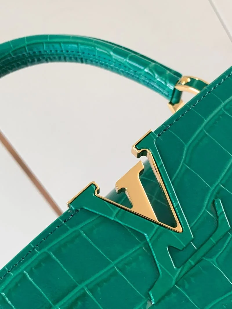 Minimalist Louis Vuitton Capucines BB Bags 39973