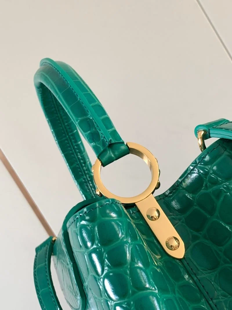 Minimalist Louis Vuitton Capucines BB Bags 39973