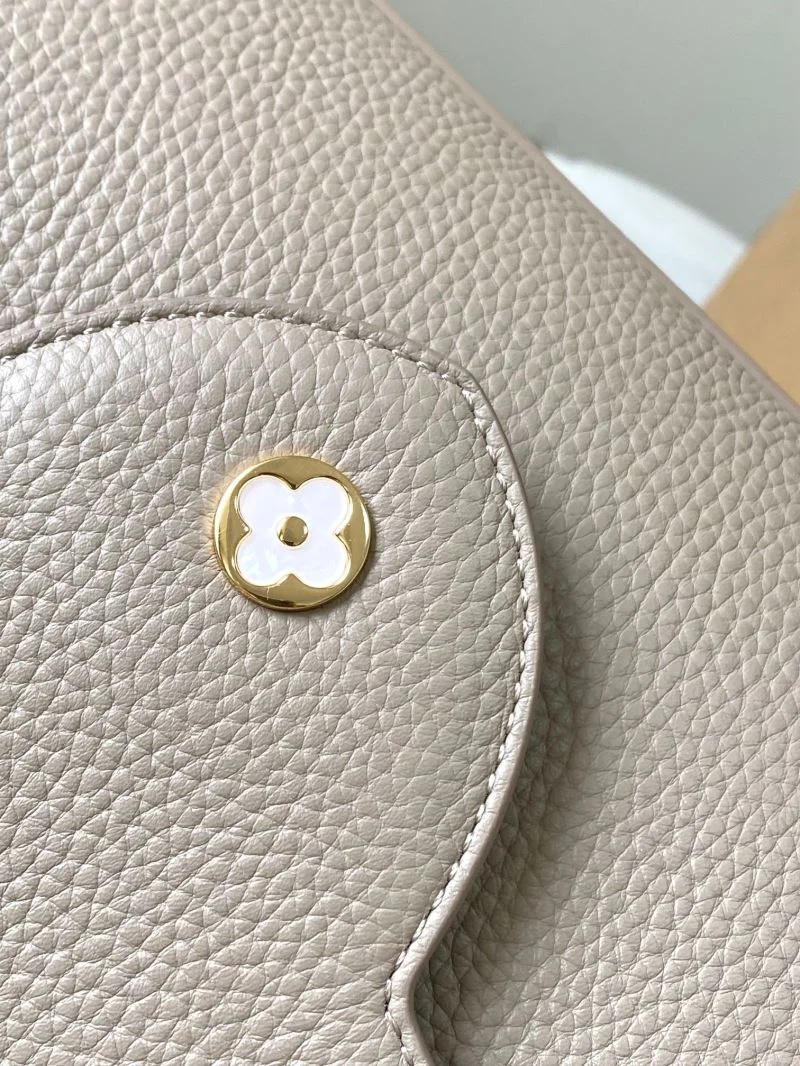MoistureWicking Louis Vuitton Capucines BB Bags 39963