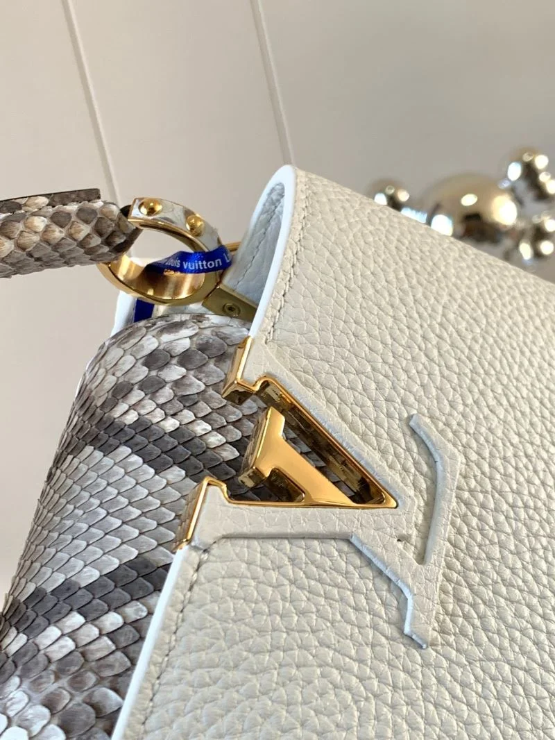 FashionForward Louis Vuitton Capucines BB Bags 39995