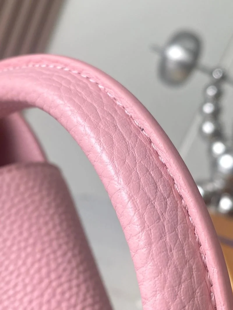 Compact Louis Vuitton Capucines BB Bags 39945