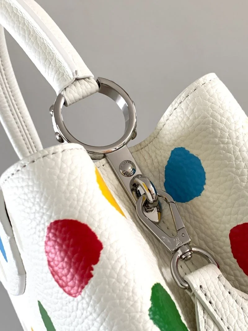 Louis Vuitton Capucines BB Bags Snug 39940