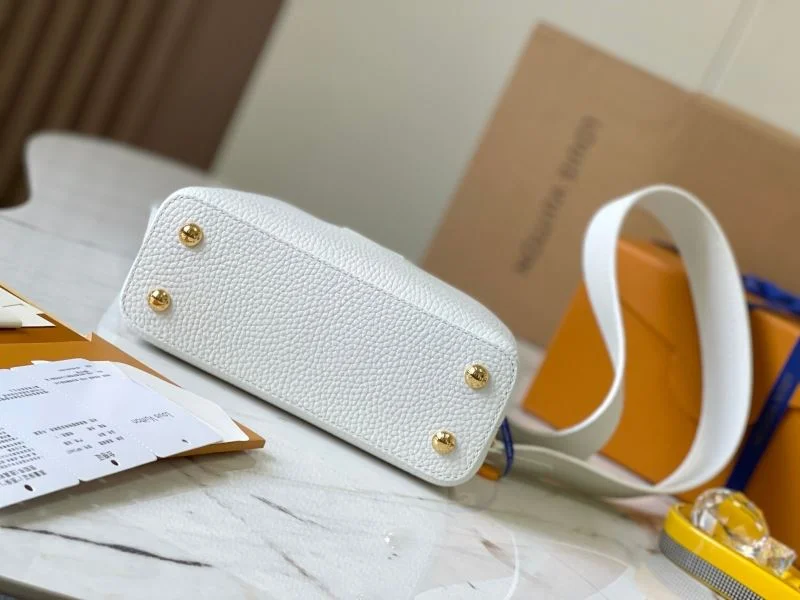 Resilient Louis Vuitton Capucines BB Bags 39981