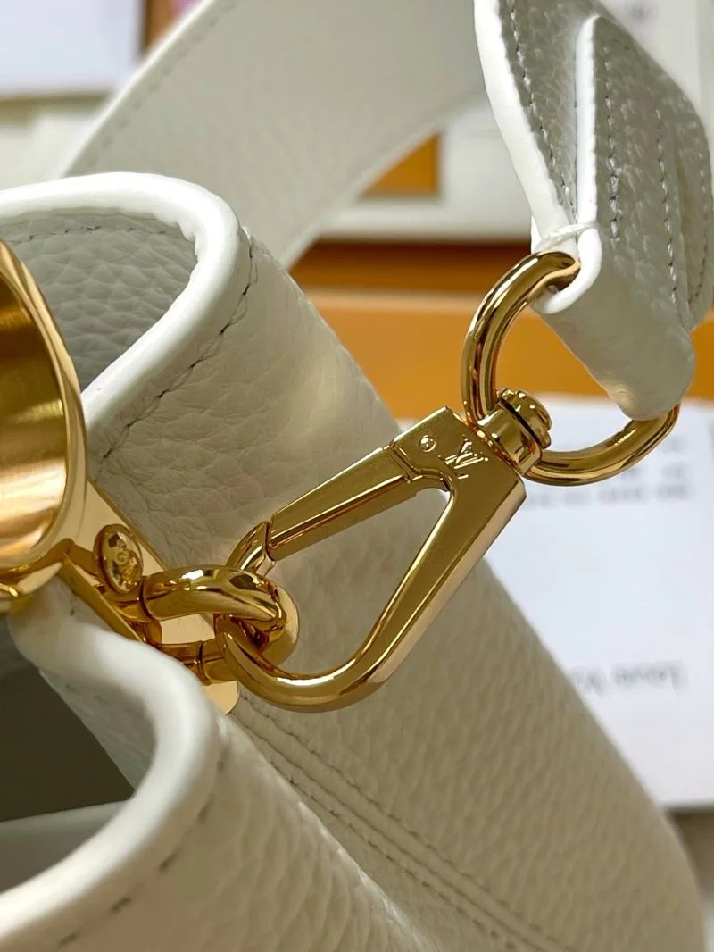 Resilient Louis Vuitton Capucines BB Bags 39981