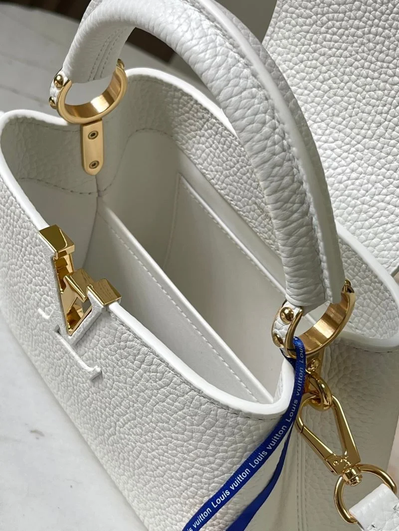 Resilient Louis Vuitton Capucines BB Bags 39981