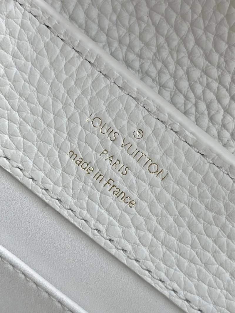 Resilient Louis Vuitton Capucines BB Bags 39981