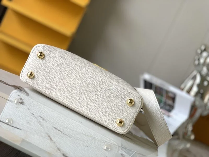 Casual Louis Vuitton Capucines BB Bags 39890