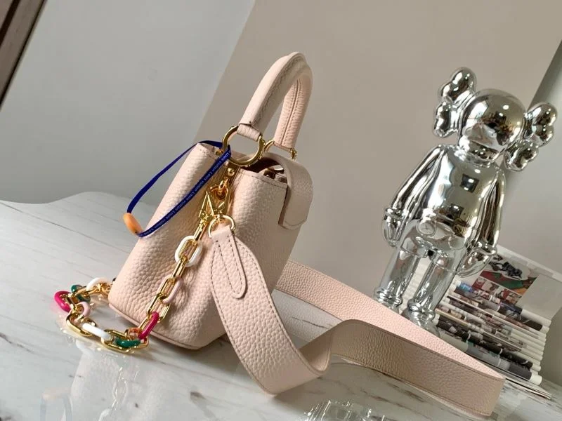 Compact Louis Vuitton Capucines BB Bags 39878