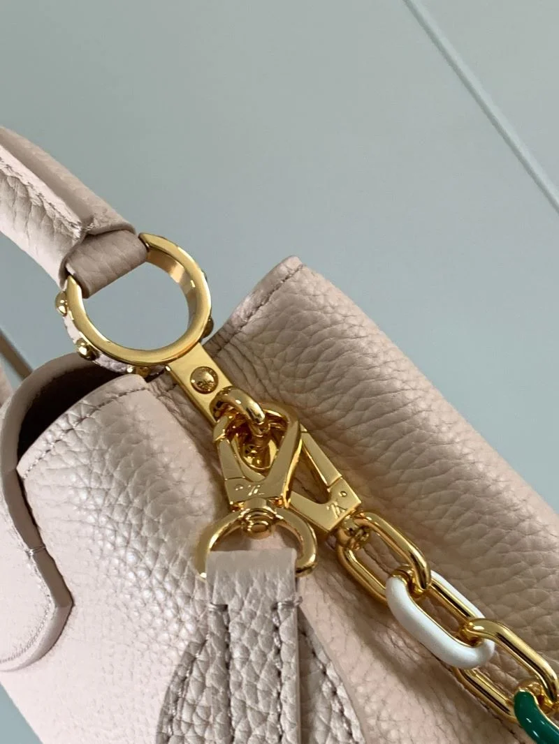 Compact Louis Vuitton Capucines BB Bags 39878