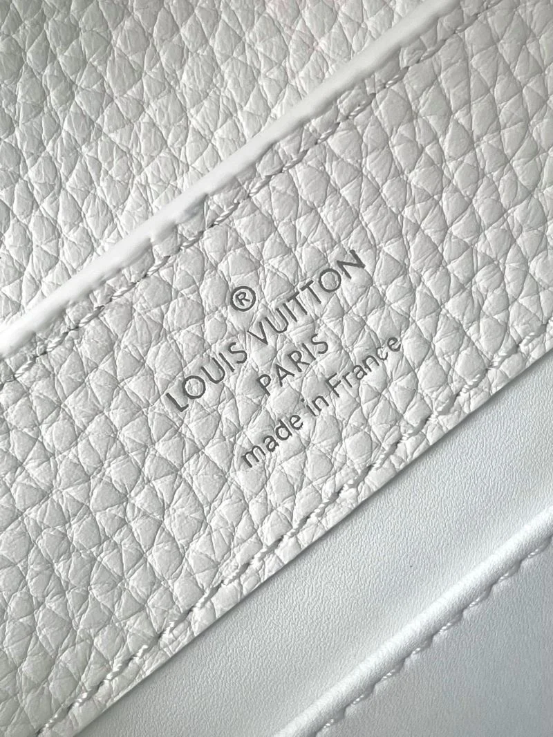 WrinkleFree Louis Vuitton Capucines BB Bags 39813