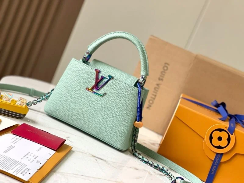 Unisex Louis Vuitton Capucines BB Bags 39790