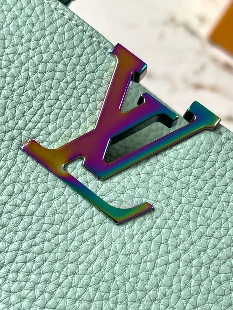 Unisex Louis Vuitton Capucines BB Bags 39790