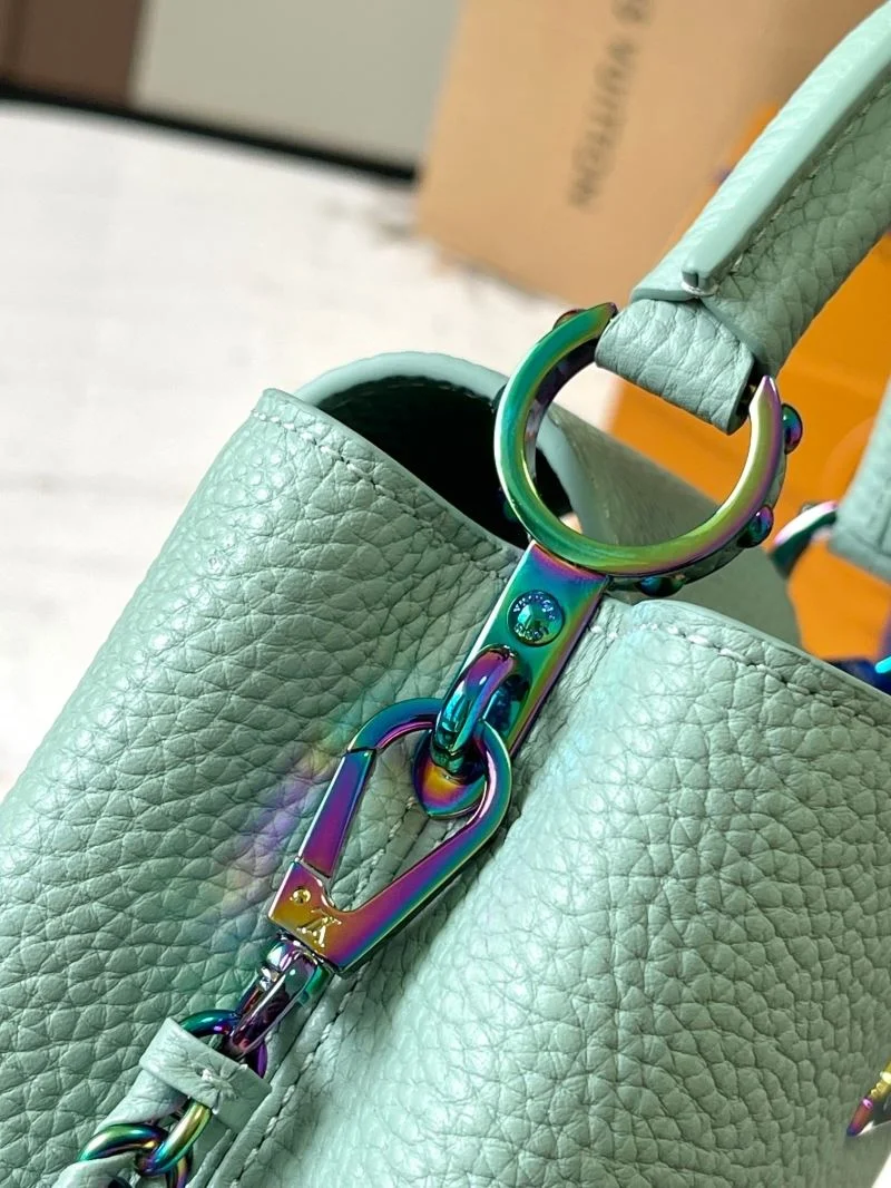 Unisex Louis Vuitton Capucines BB Bags 39790