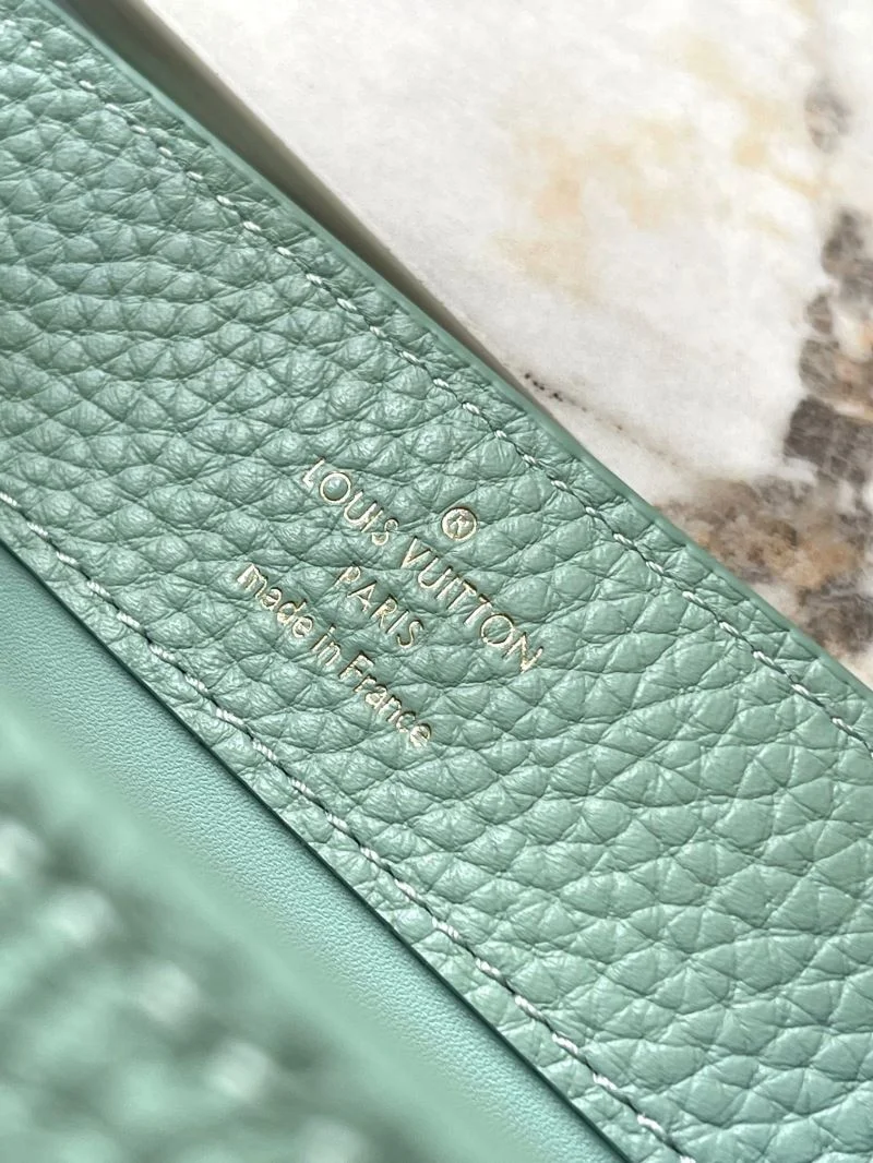 Unisex Louis Vuitton Capucines BB Bags 39790