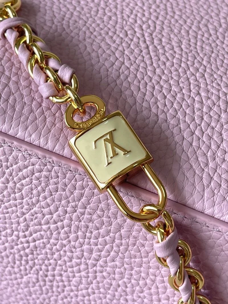 Louis Vuitton Capucines BB Bags StreetReady 39819