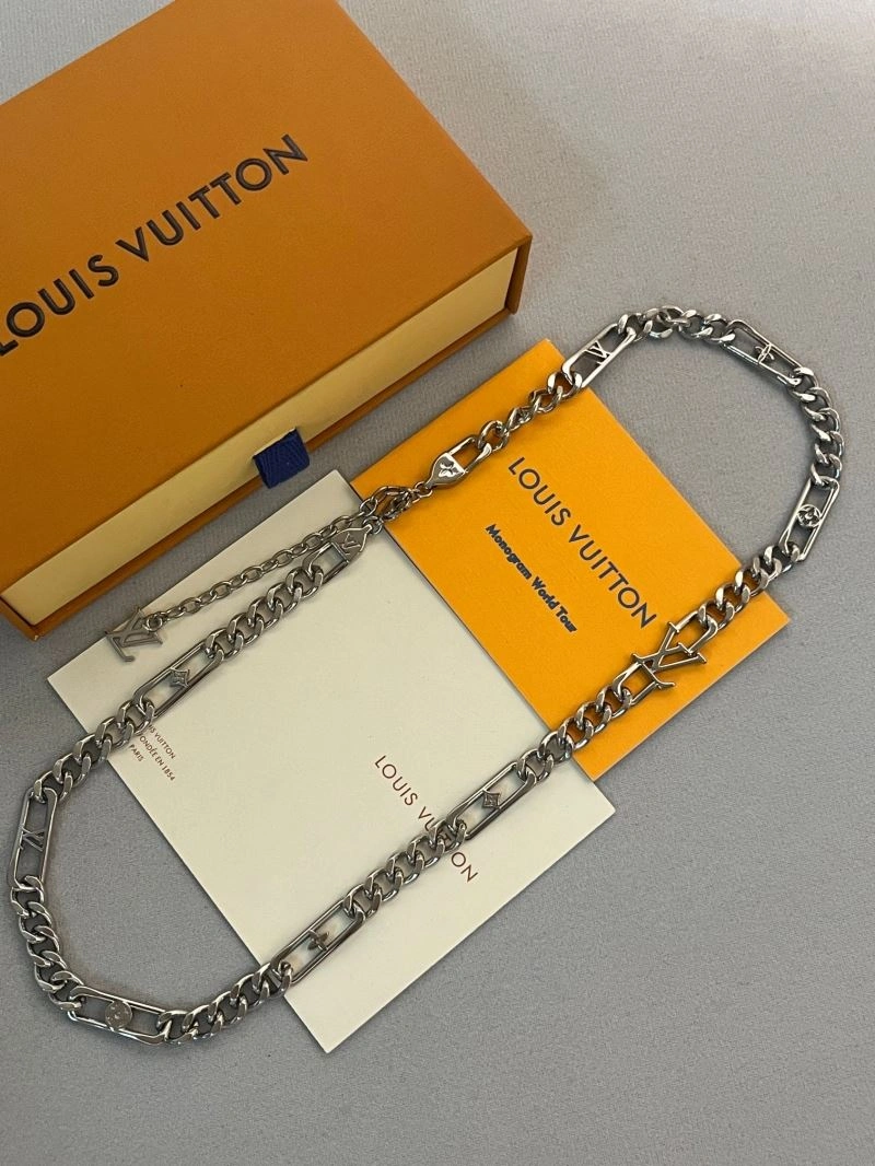 Minimalist Louis Vuitton Chains 262718