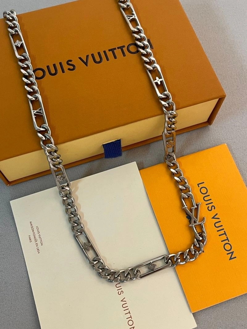 Minimalist Louis Vuitton Chains 262718