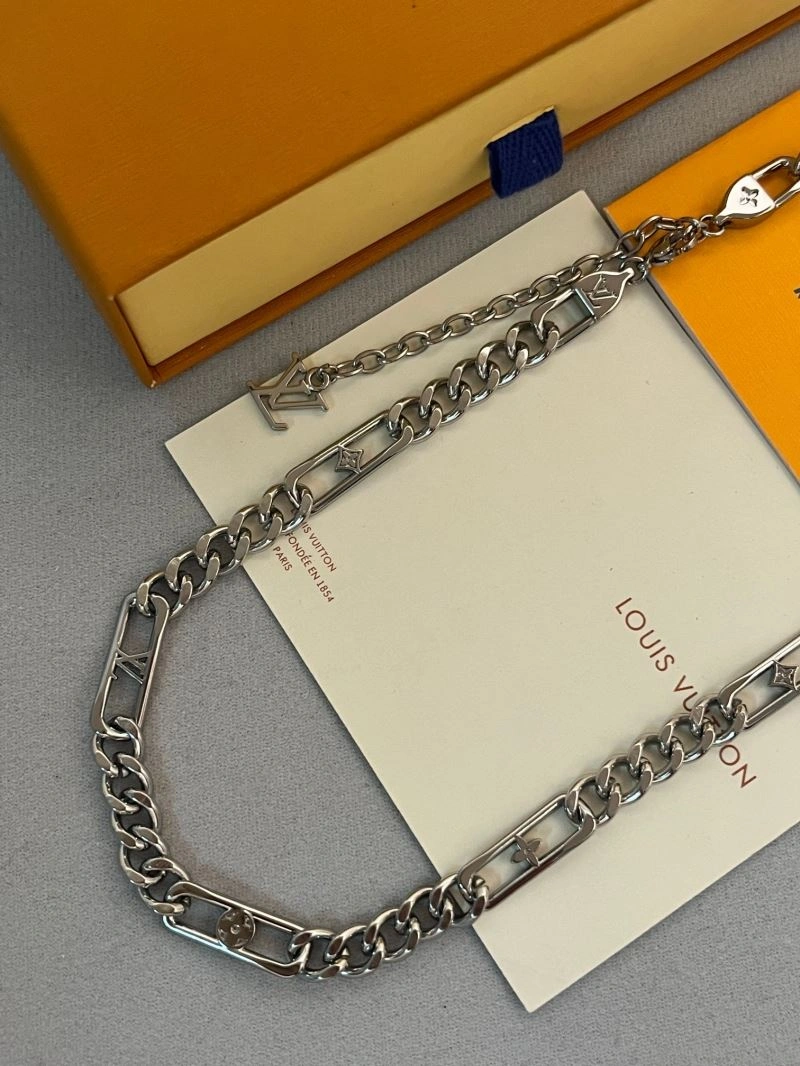 Minimalist Louis Vuitton Chains 262718