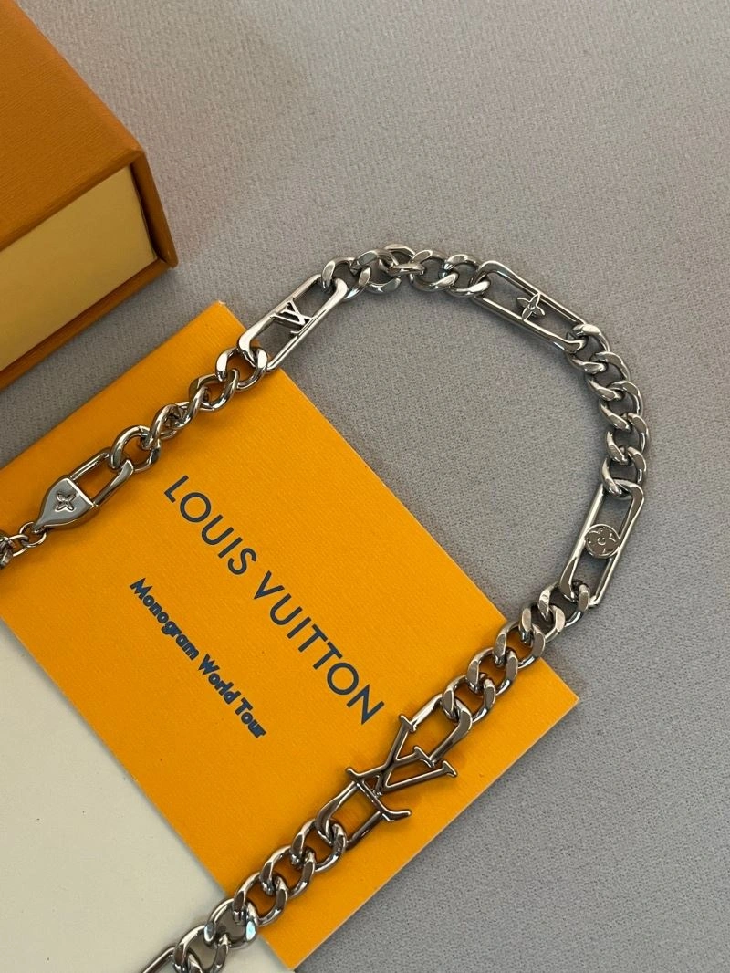Minimalist Louis Vuitton Chains 262718