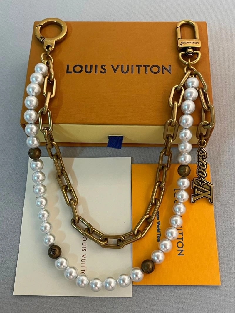 Sleek Louis Vuitton Chains 262714