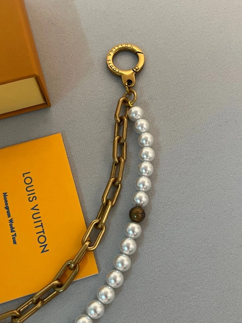 Sleek Louis Vuitton Chains 262714