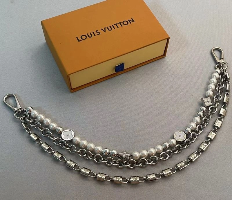 Trendsetting Louis Vuitton Chains 262709